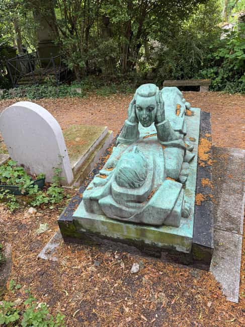 Paris: Customized Père Lachaise Cemetery Walking Tour - The Cemetery Layout and Symbol Meaning, Explained as You Walk