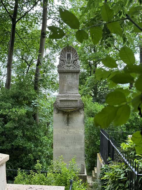 Paris: Customized Père Lachaise Cemetery Walking Tour - Meeting at Boulevard de Belleville, and the Metro Tip That Saves Time