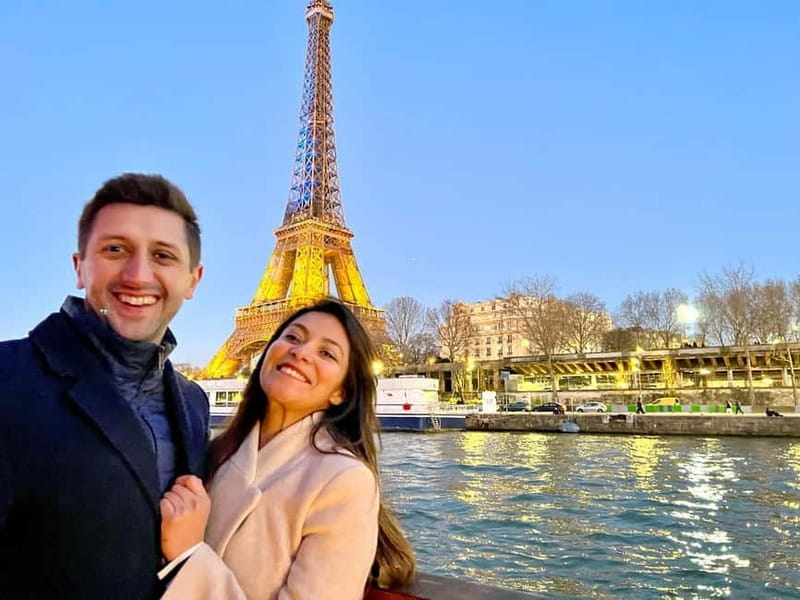 Paris: Day or Evening River Cruise with Musical Ambiance - Choosing Day or Night: Eiffel Tower Views That Actually Feel Different