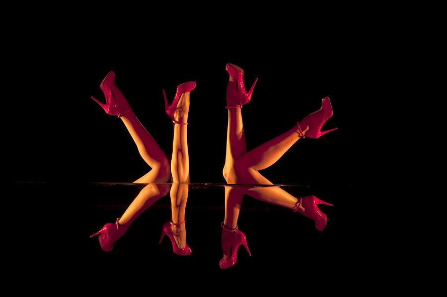 Paris: Dinner at Ginger Restaurant & Show at Crazy Horse - Who Should Book This Cabaret Dinner Package
