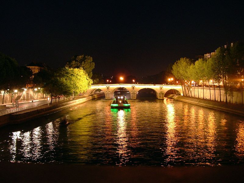 Paris: Dinner Cruise on the Seine and Eiffel Tower 2nd floor - What You Actually Get in 5 Hours on the Seine and Eiffel