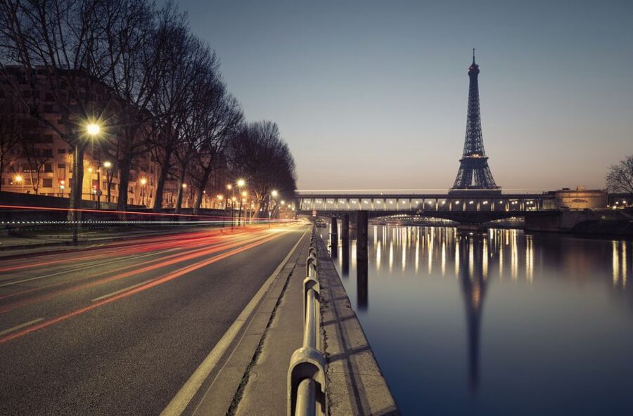 Paris: Dinner Cruise on the Seine and Eiffel Tower 2nd floor - Food and Drinks: What’s Included, What Costs Extra, and Why It Can Feel Uneven