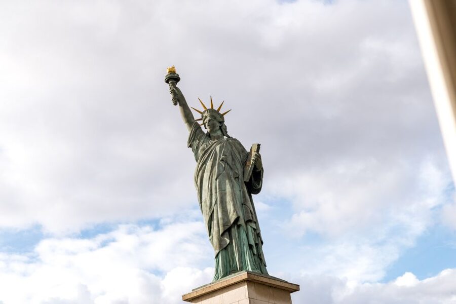 Paris: Early Evening Dinner Cruise on the River Seine - Key Highlights at a Glance