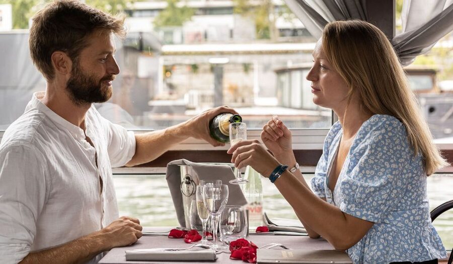 Paris: Early Evening Dinner Cruise on the River Seine - Who This Seine Dinner Cruise Is Perfect For