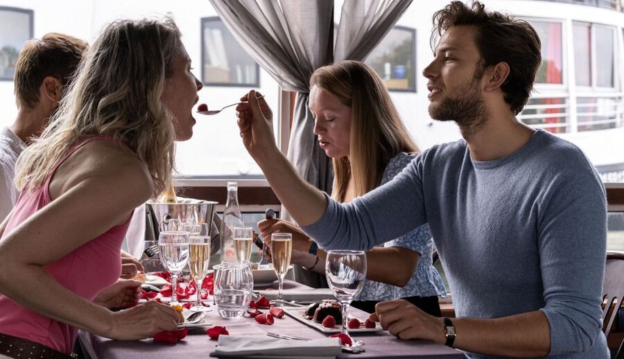 Paris: Early Evening Dinner Cruise on the River Seine - Choosing the Right Main for Better Dinner Value