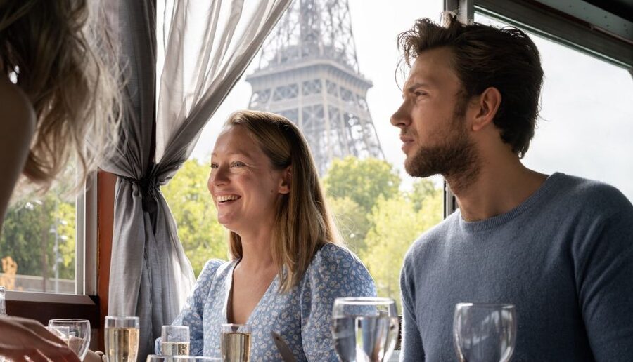 Paris: Early Evening Dinner Cruise on the River Seine - Service Pace: When the Meal Hits and How the Entertainment Fits