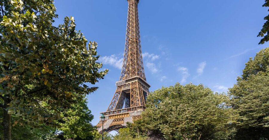 Paris: Eiffel Tower 2nd Floor or Summit Access - What the English host actually adds