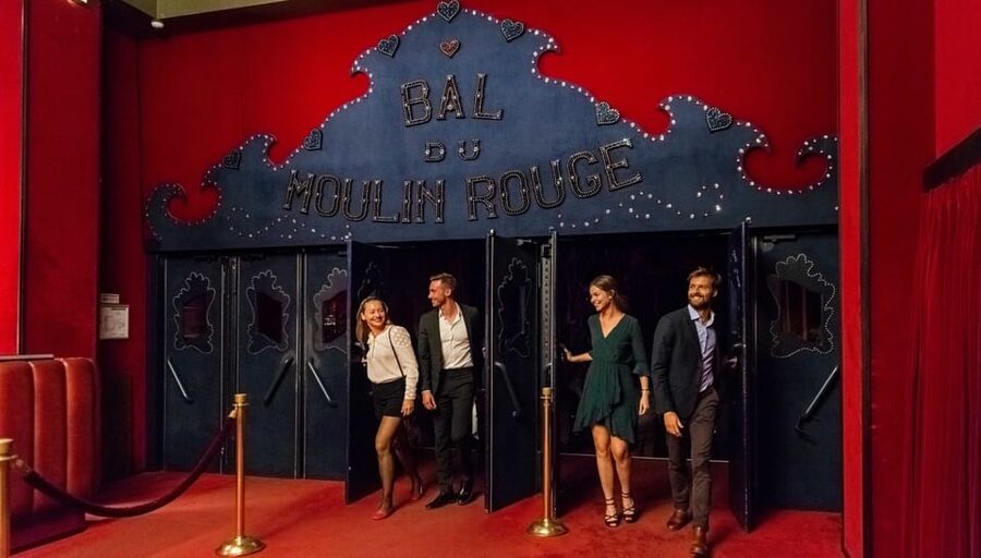 Paris: Eiffel Tower, Dinner Cruise and Moulin Rouge Show - The Seine River Dinner Cruise: Eating While the City Glides By