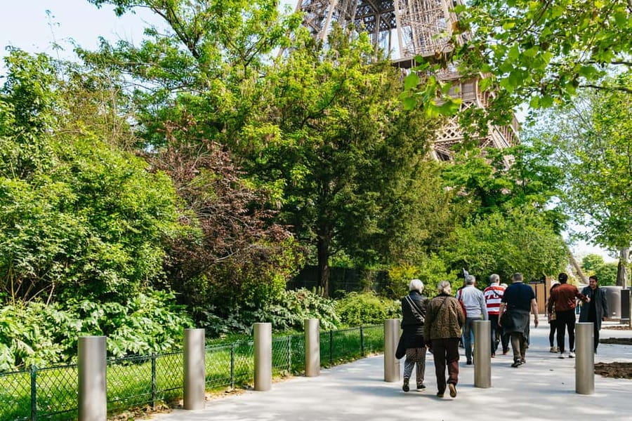 Paris: Eiffel Tower Fully Guided Tour with Summit Option - Summit option: glass-walled views and the 276-meter payoff