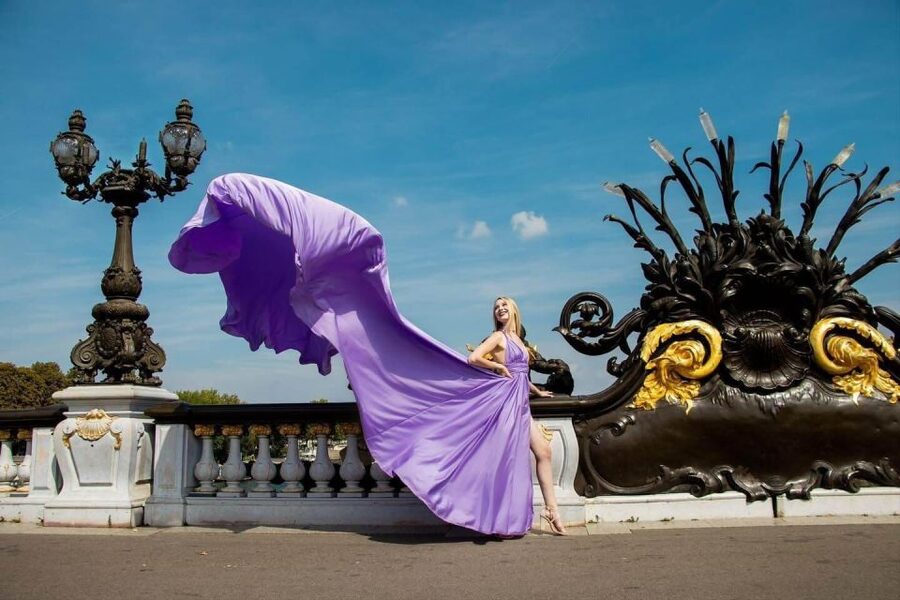 Paris: Eiffel Tower Glamor Photoshoot with Dress Options - Who this Eiffel glam photoshoot fits best
