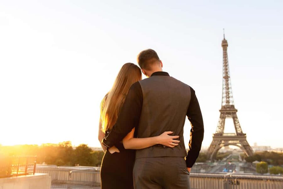 Paris: Eiffel Tower Photoshoot - Timing and Crowds: Getting Great Shots Without Losing the Day