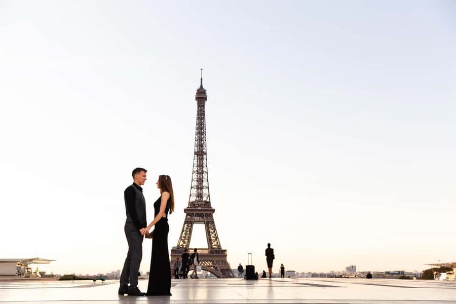 Paris: Eiffel Tower Photoshoot - Video Clips and Outfit Changes: When It Makes Sense