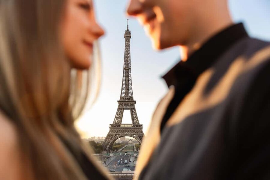 Paris: Eiffel Tower Photoshoot - Who Should Book This Photoshoot at the Eiffel Tower?