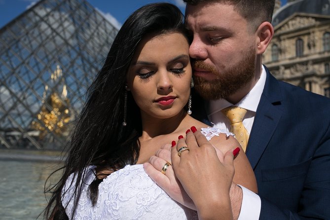 Paris Eiffel Tower Photoshoot Professional Photographer Private - Optional extras: props and video reels if you want more