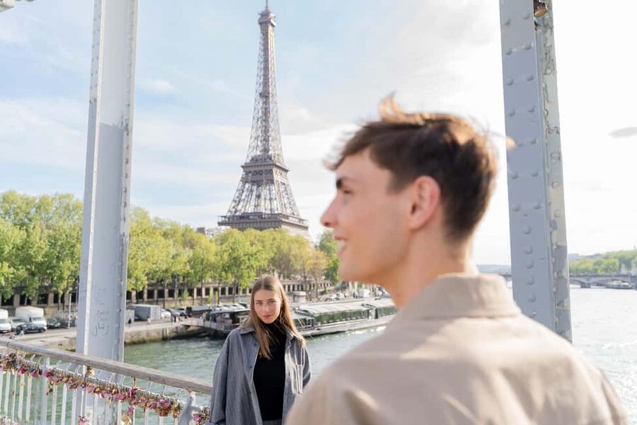 Paris: Eiffel Tower Premium Photoshoot - The Itinerary Moment by Moment: Pont de Bir Hakeim, Then the 1st Arrondissement