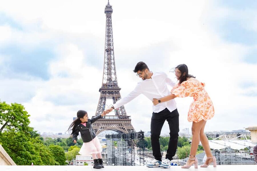 Paris: Eiffel Tower Premium Photoshoot - Retouching That’s Included, and What It Does Not Do