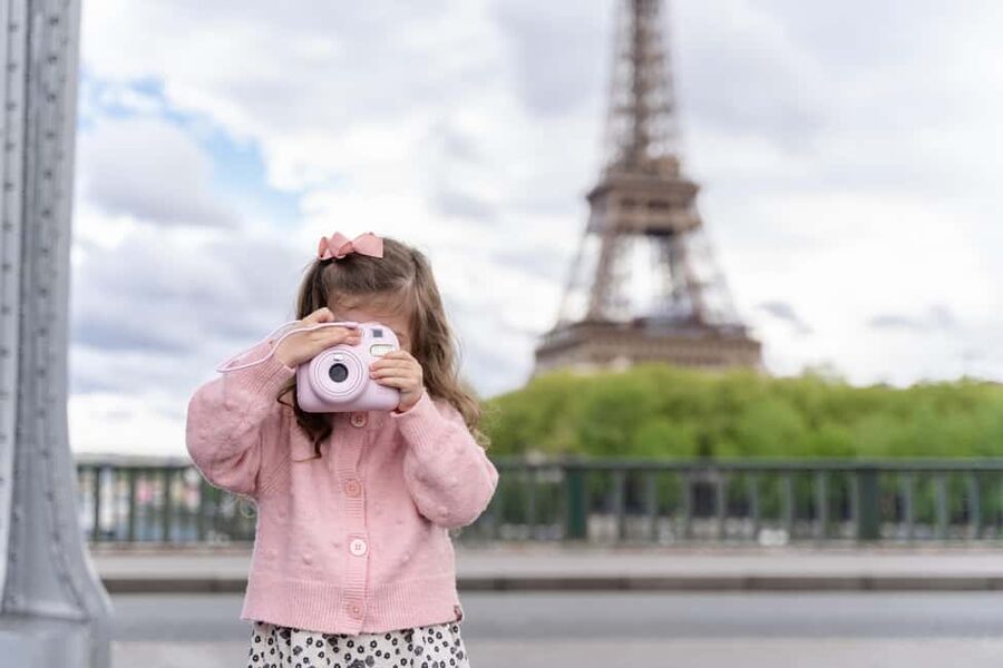 Paris: Eiffel Tower Premium Photoshoot - Getting Your Photos: The 48-Hour Delivery That Reduces Trip Stress