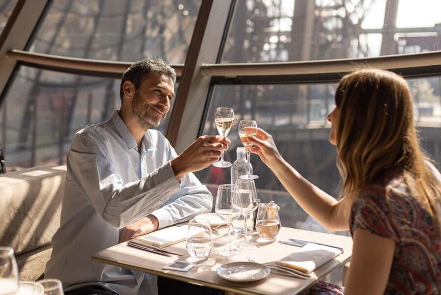 Paris: Eiffel Tower's Madame Brasserie 3-course lunch 12:00 - Your 90 minutes: what the meal timing actually feels like