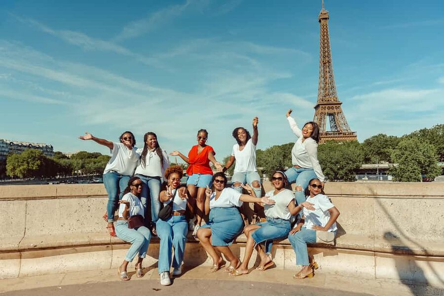 Paris: Eiffel Tower Street Photoshoot - Key things to know before you book