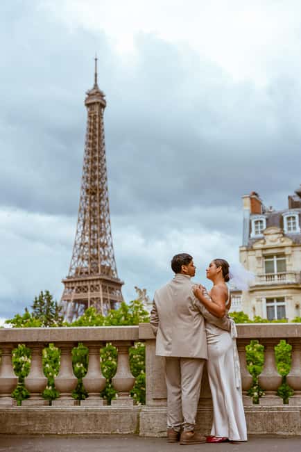 Paris: Eiffel Tower Street Photoshoot - Why an Eiffel Tower street photoshoot feels easier than a typical photo session