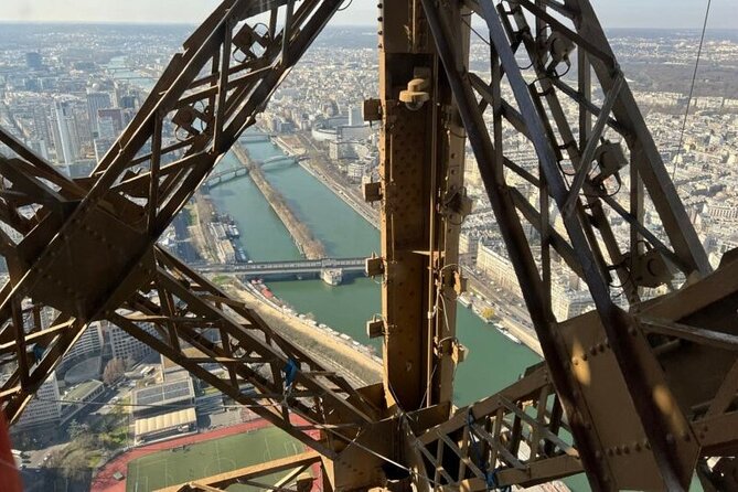 Paris: Eiffel Tower Summit Small-Group Guided Tour Max 6 People - Beyond the lift: what the guided portion actually does