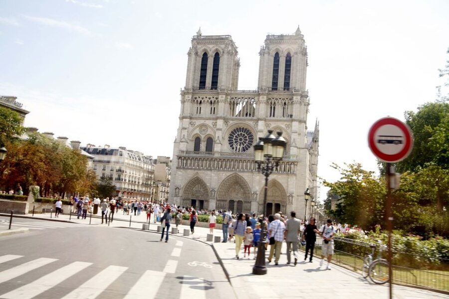 Paris: Eiffel Tower Tickets and City Bus Tour - Audio commentary and interactive elements, what works in real life
