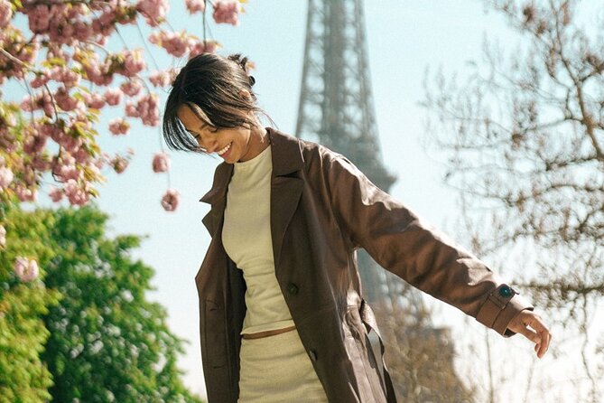 Paris: Eiffel Tower Vintage Photoshoot - Where You Meet and How the Shoot Really Starts