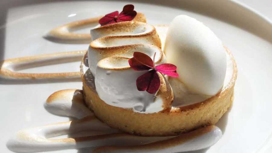 Paris: Elegant Dinner with Drinks in the Eiffel Tower - Service Styles and the Small Touches That Make It Feel Special