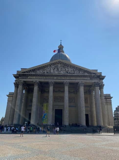 Paris: Emily Filming Locations Walking Tour - Photo ops across Pont Neuf and Pont des Arts