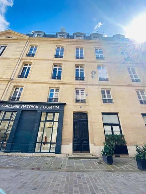 Paris: Emily Filming Locations Walking Tour - What your guide actually does (and why it matters)
