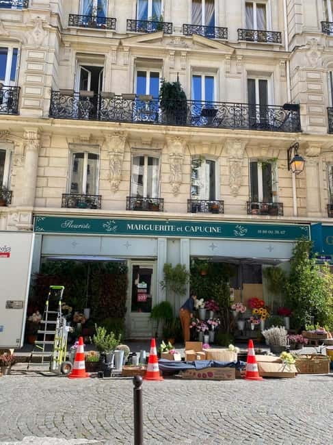 Paris: Emily Filming Locations Walking Tour - Selfie strategy: how to get the shots the tour is built for