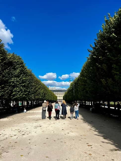 Paris: Emily inspired walking tour - Louvre Museum area and the 1st arrondissement: turning famous backdrops into real streets