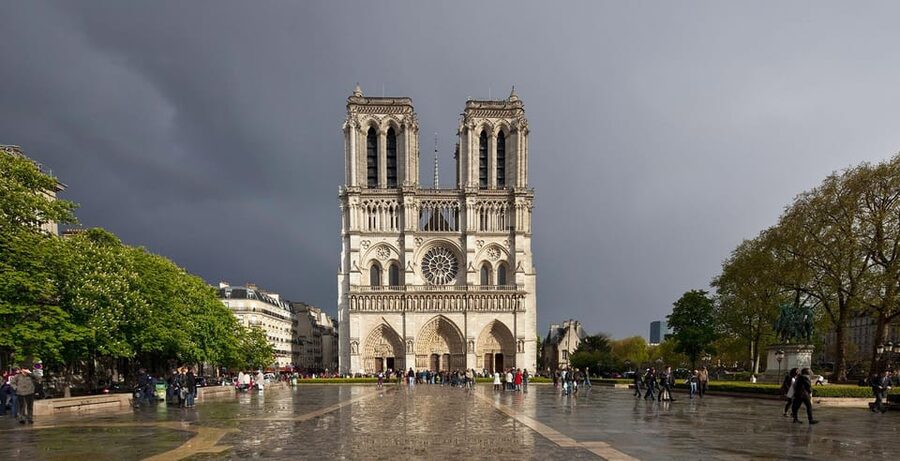 Paris: Eternal Notre-Dame VR Experience Ticket - Where Eternal Notre-Dame VR starts, under the Grande Arche
