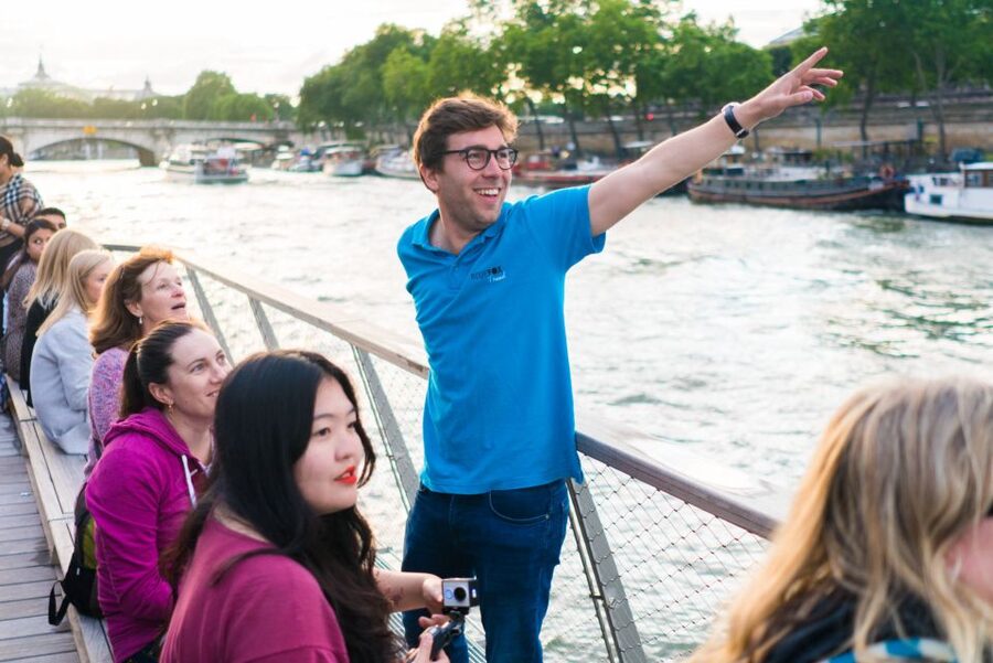 Paris: Evening Bike and Boat Tour - What You See by Stop, Not Just by Name
