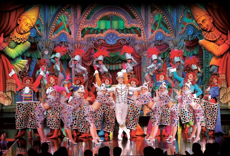 Paris: Evening Sightseeing Tour and Moulin Rouge Show - Paris by Night plus Moulin Rouge Féérie: what this combo really delivers