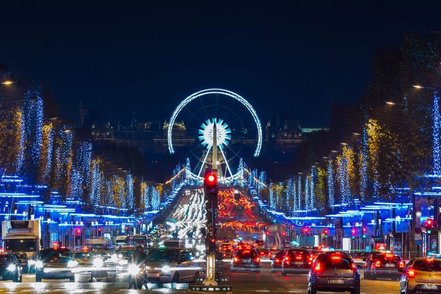 Paris: Evening Sightseeing Tour and Moulin Rouge Show - Seinside views: bridges, reflections, and quick photo strategy