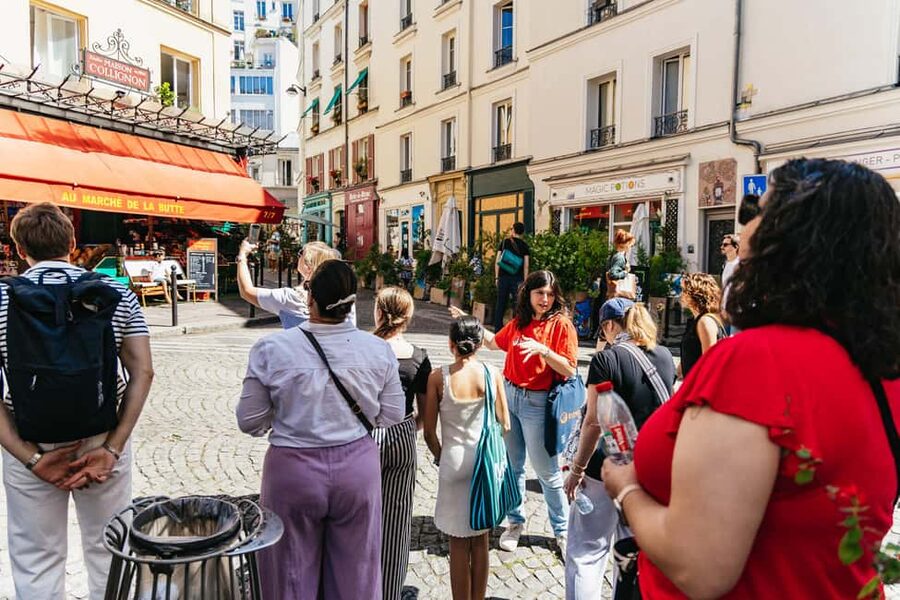 Paris: Explore Montmartre’s Hidden Gems - Wall of Love: A fast photo stop with a story behind it