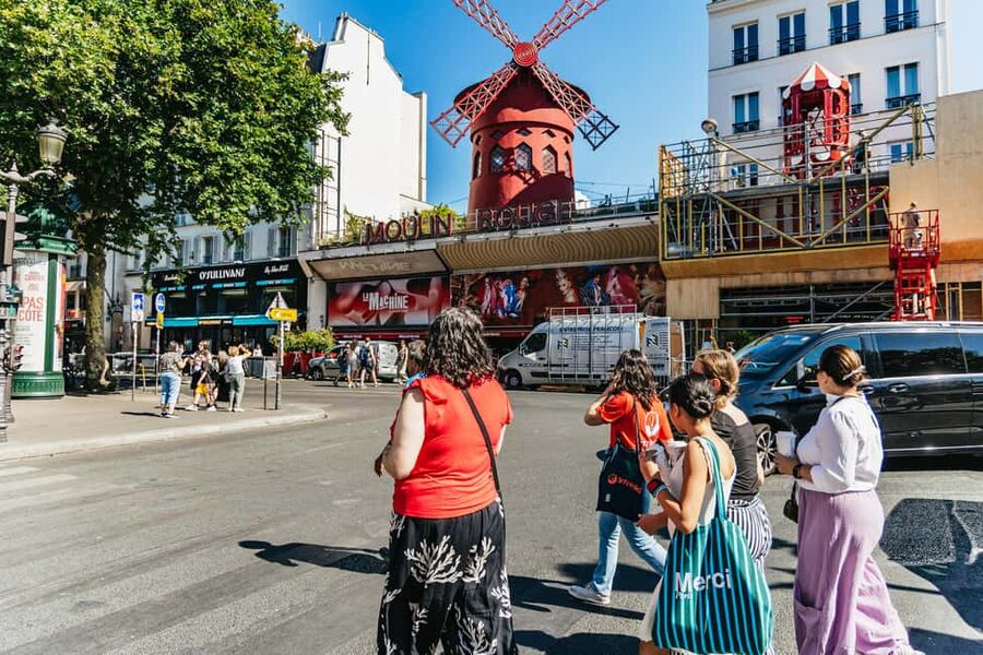 Paris: Explore Montmartre’s Hidden Gems - La Maison Rose and the classic photo lineup