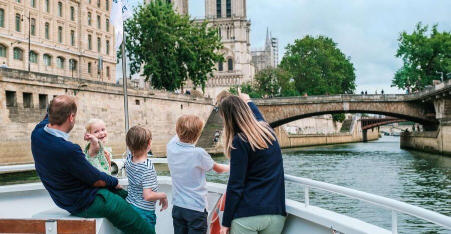 Paris: Family-Friendly River Seine Guided Cruise - Finding the dock near the Eiffel Tower at Port de Suffren