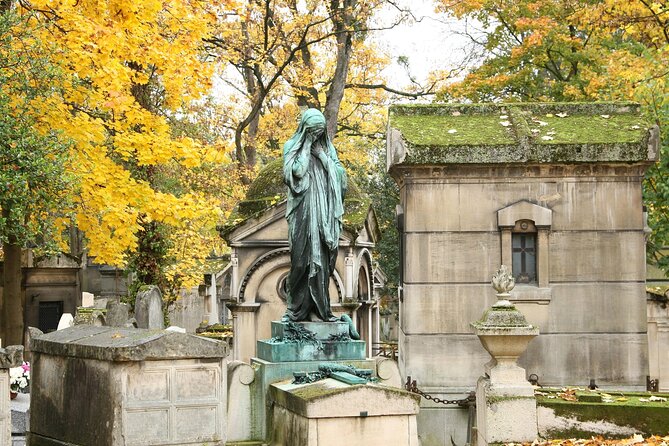 Paris: Famous Graves of Pere Lachaise Cemetery Guided Tour - Comfort, shoes, and the reality of hills and cobblestones