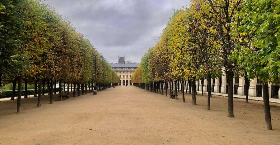 Paris: Fashion History Walking Tour in the Heart of Paris - Meeting Ivo at La Comédie-Française, then stepping into style history