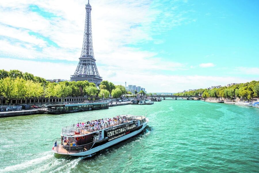 Paris: Fast-Access Seine River Cruise from Eiffel Tower - Drinks, Snacks, and On-Board Options for a 1-Hour Ride