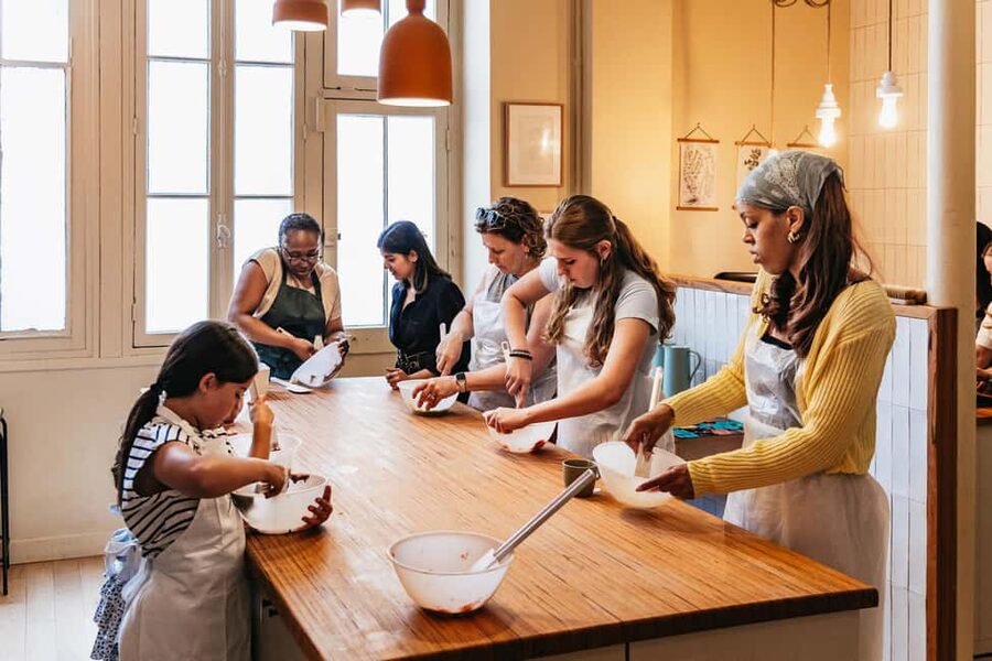 Paris: French Macaron Culinary Class with a Chef - Taking your macaron box home and keeping it intact