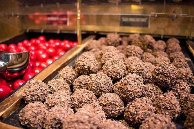 Paris French Sweets Tasting Tour with Pastries and Chocolates - Two Paris neighborhoods, one delicious plan