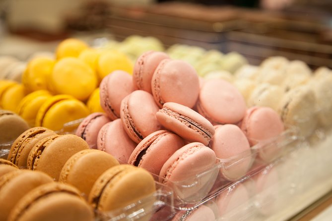 Paris French Sweets Tasting Tour with Pastries and Chocolates - Le Marais route: shopping energy with history woven in