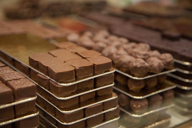 Paris French Sweets Tasting Tour with Pastries and Chocolates - Meeting points, walking time, and what to wear