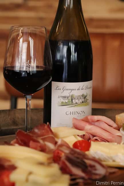 Paris: French wine tasting with cheeses and charcuterie - Pairing reality: how charcuterie and cheese change the wine