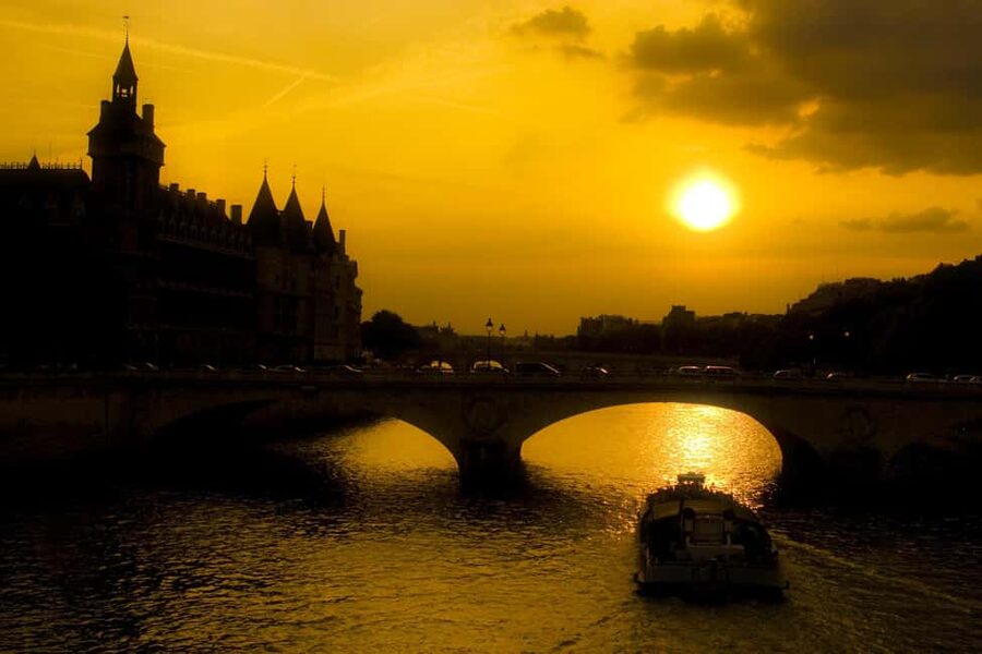 Paris: Ghosts, Legends & Mysteries Evening Walking Tour - Key things I’d watch for on this Paris ghost tour