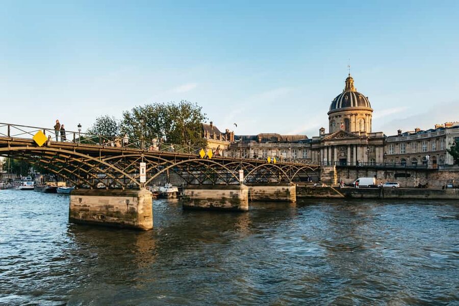 Paris: Gourmet Dinner Cruise on Seine River with Live Music - Stop by stop on the Seine: what you’ll see and where to look