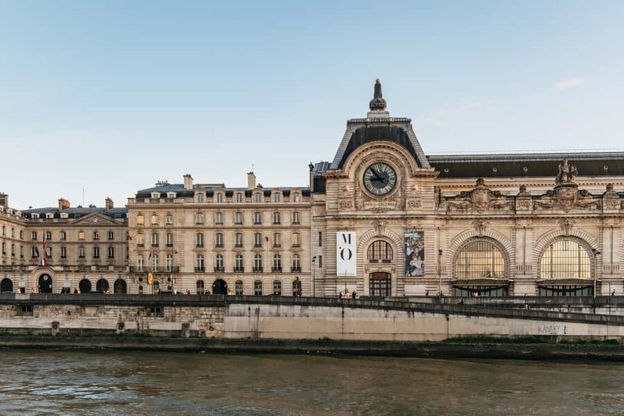 Paris: Gourmet Dinner Cruise on Seine River with Live Music - Who should book this cruise, and who should rethink it